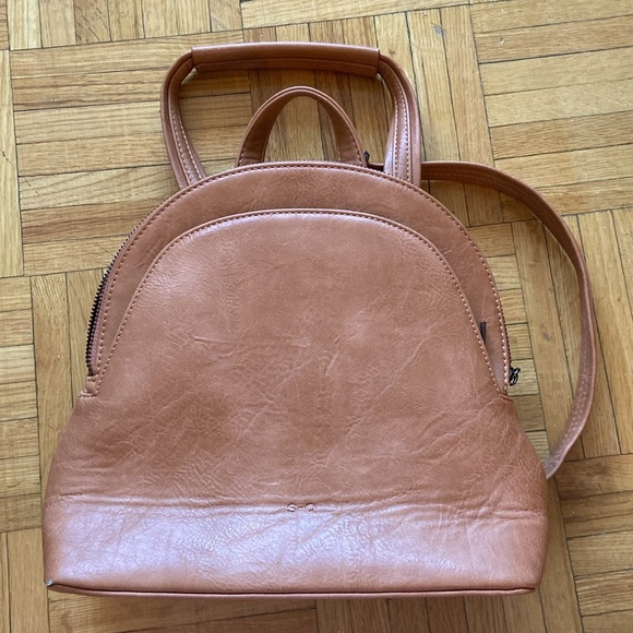 S-Q Vegan Leather Gaia Convertible Backpack - Camel Recycled SQ - Picture 5 of 9